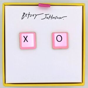 💖🔹️Betsey Johnson🔹️ Pink Enamel XO Cube Keyboard Stud Earrings